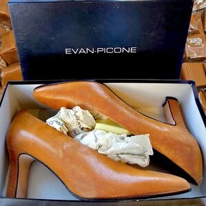Evan-Picone Alto Textured Beige Caramel Mid Heel Pumps Size 9B Made in Spain NIB